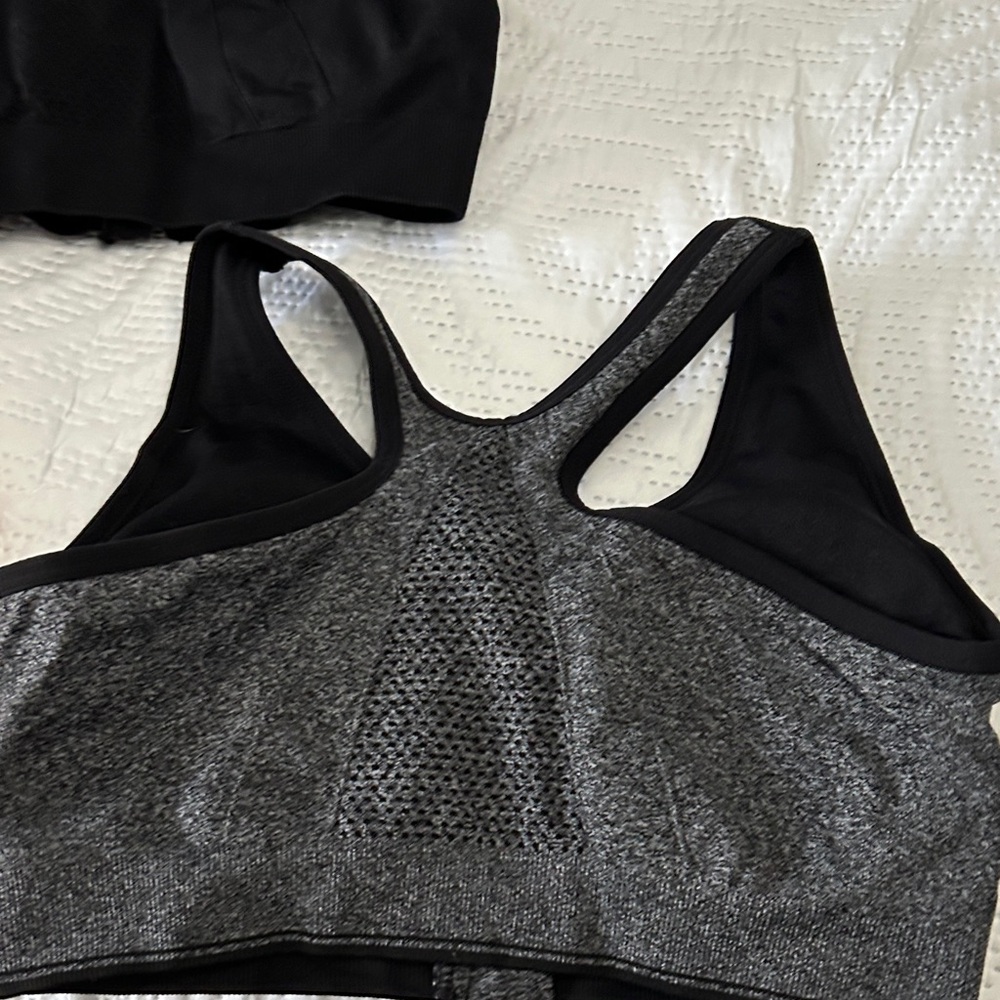Set of 3 front zip sports bras - Picture 6 of 8